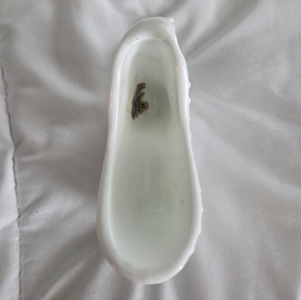 Vintage Fenton Milk Glass Slipper - Picture 3 of 6